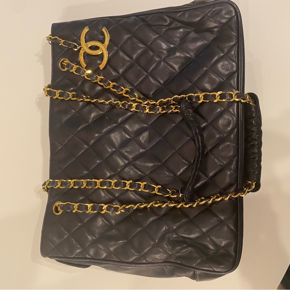 Rare Chanel quilted shoulder bag | Navy blue leather | Gold hardware
